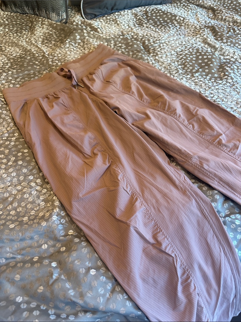lululemon athletica Joggers in Dusty Mauve size 8